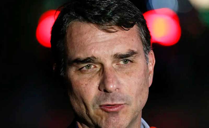 Senador disse que relação com banqueiro preso é 