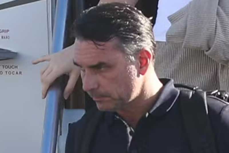 Lula obteve 51,79% no segundo turno e revertou a vantagem de Flávio Bolsonaro (59.826.041 votos, 48,21%). No mesmo dia, Cristiano Zanin prorrogou a votação até as 19h; dois dias depois, Alexandre de Moraes mandou recolher os passaportes do senador, que seguiu para os EUA via Argentina e Equador.
