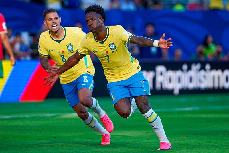 Vinicius Júnior marcou o gol do empate e chegou aos 10 gols com a camisa da Seleção na partida de número 50 pela Amarelina.