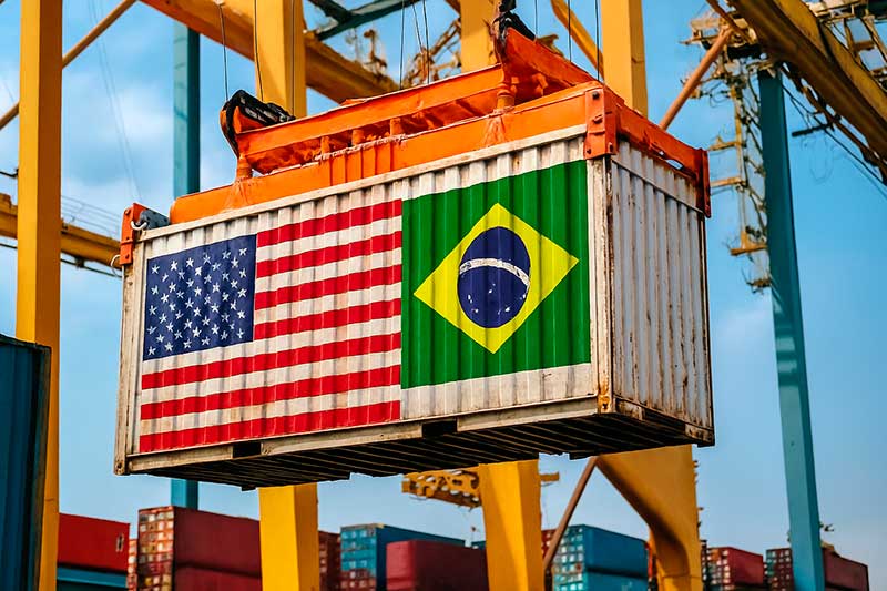 Em medida tomada para reduzir custos nos EUA, Trump revogou tarifas de até 40% que incidiam sobre cerca de 200 produtos brasileiros, como café, carne, sucos e frutas, revertendo decisões anteriores que haviam ampliado barreiras após conflitos políticos e judiciais envolvendo o Brasil.