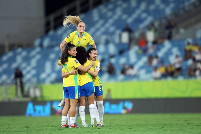 Duda Sampaio, Isa Haas e Angelina celebram gol de Yasmim sobre a Zâmbia