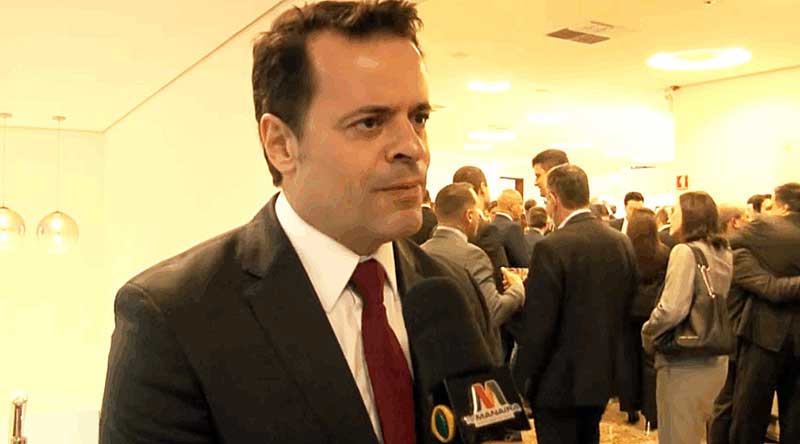 Marcelo Ivo de Carvalho é delegado da PF lotado no escritório do ICE de Miami desde 2023; na imagem, o oficial em entrevista à 