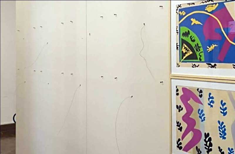 Polícia Civil prende Felipe dos Santos Fernandes Quadra, 31 anos, na Mooca após roubo de 13 obras de Matisse e Portinari na Biblioteca Mário de Andrade. Segundo suspeito segue foragido. Veículo de fuga apreendido e Interpol acionada para impedir exportação das gravuras.