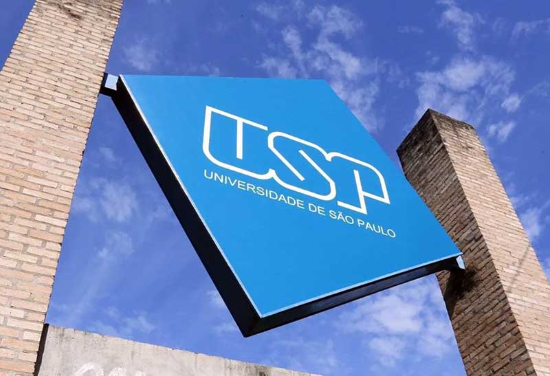 A prova da 1ª fase da Fuvest 2026, aplicada neste domingo, une tradição e inovação ao incorporar mudanças do currículo nacional, pressionando escolas e estudantes e refletindo tensões da educação pública e privada.