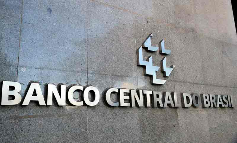 O setor público consolidado – formado por União, estados, municípios e empresas estatais – registrou déficit primário de R$ 33,740 bilhões no mês passado.