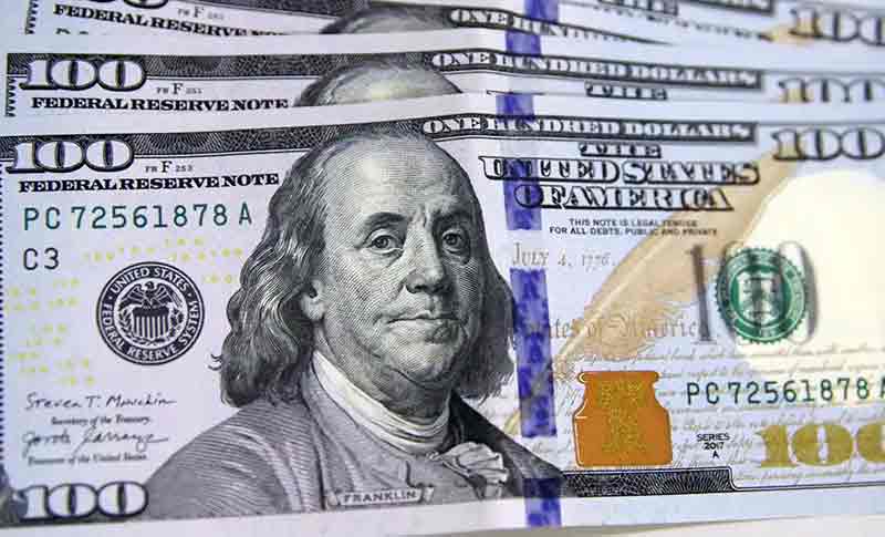 Espera-se manutenção desse cenário volátil, com investidores atentos a indicadores econômicos, decisões do Federal Reserve e possíveis intervenções do Banco Central para suavizar o mercado cambial.