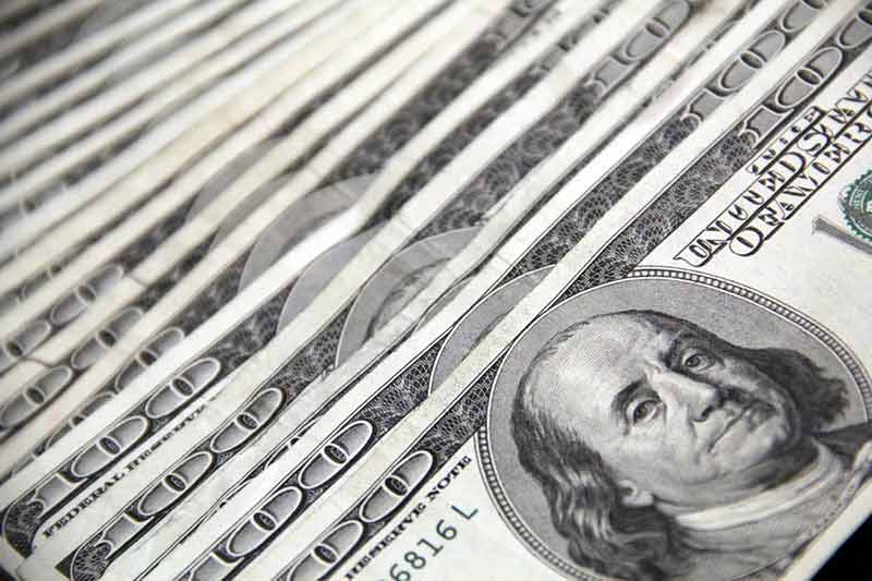 O mercado brasileiro contrariou o viés negativo em Wall Street, com o Ibovespa renovando máxima histórica. O Dólar PTAX recuou, refletindo um fluxo cambial positivo e aliviando a pressão sobre a inflação.