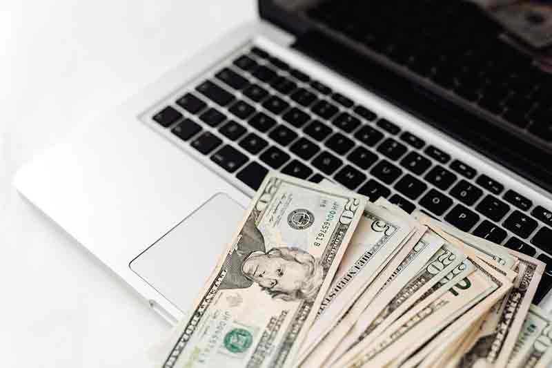 O dólar comercial fechou com alta de 0,23%, cotado a R$ 5,498.
